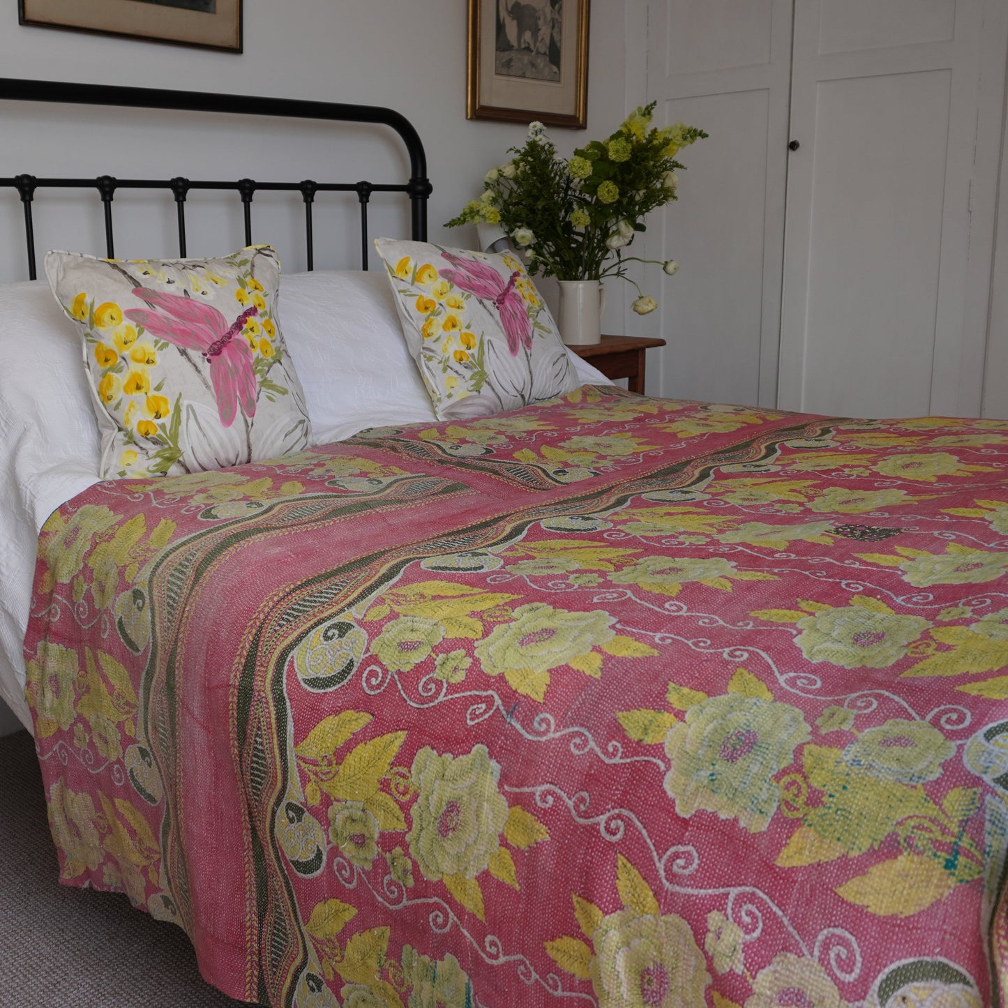 IK1008: Hand-Crafted Vintage Kantha Quilt – Sunset Stripe & Intricate Lattice