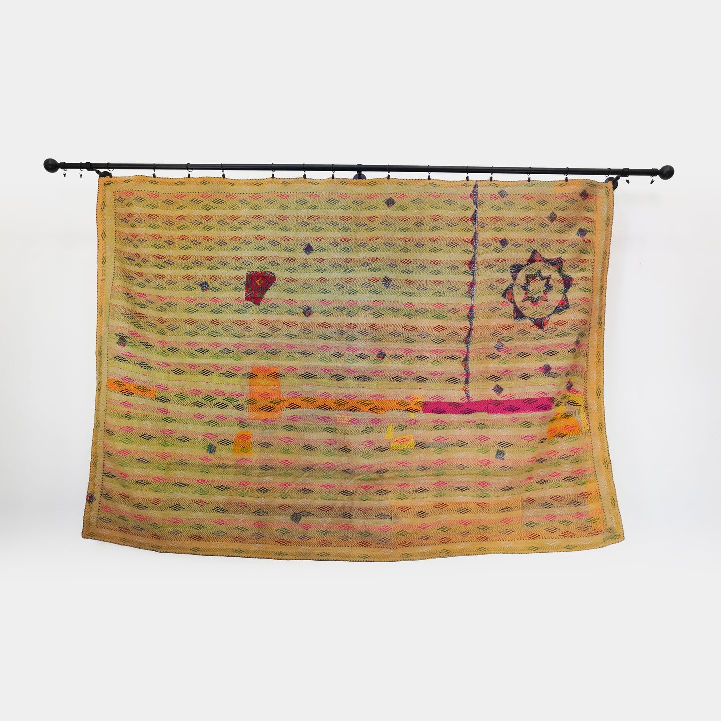 IK1004: Hand-Crafted Vintage Kantha Quilt – Playful Folkish Patchwork