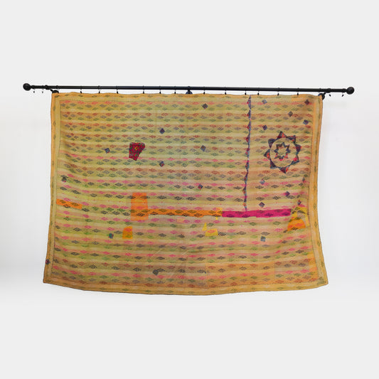 IK1004: Hand-Crafted Vintage Kantha Quilt – Playful Folkish Patchwork