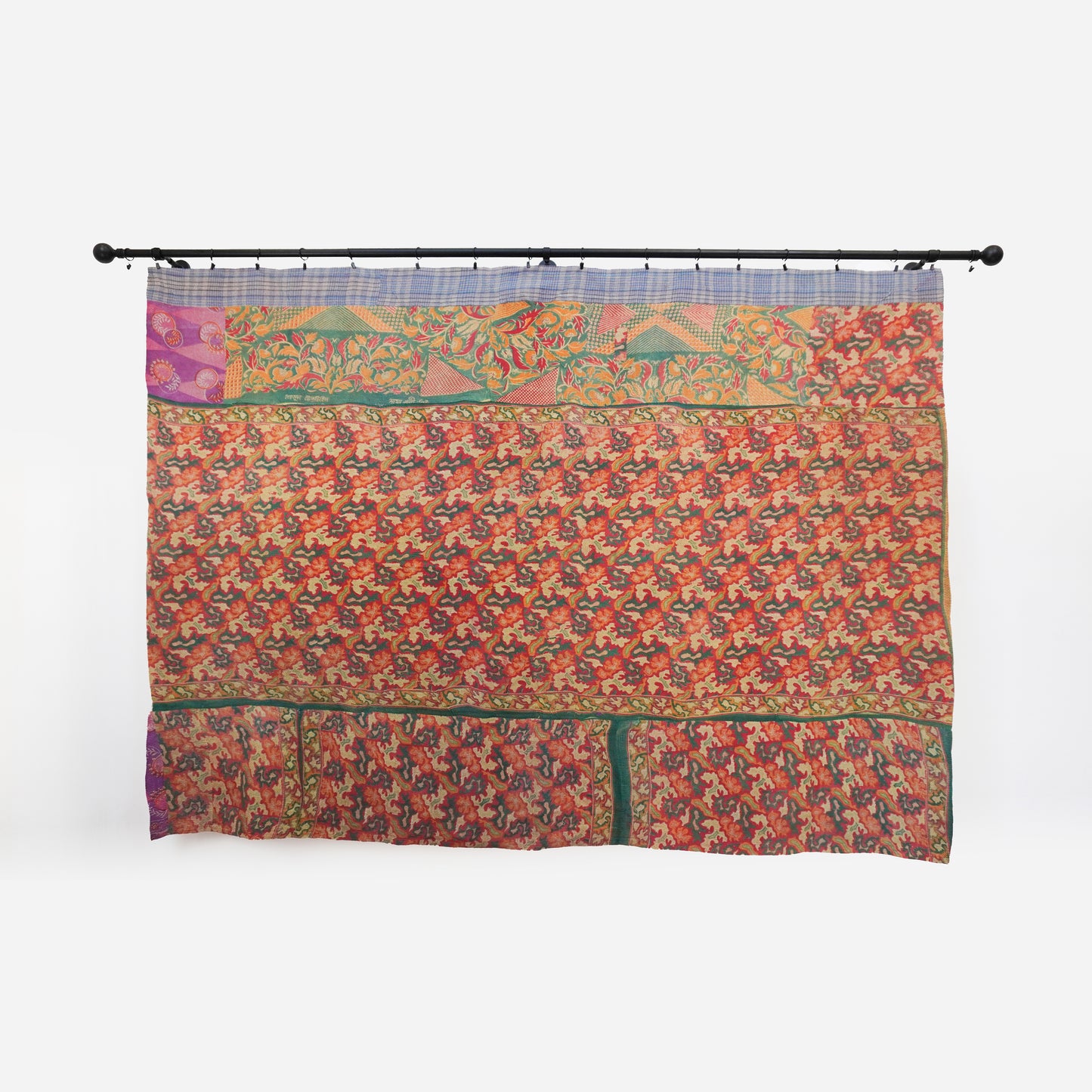 IK1005: Hand-Crafted Vintage Kantha Quilt – Fluid Leaf & Paisley Twirls