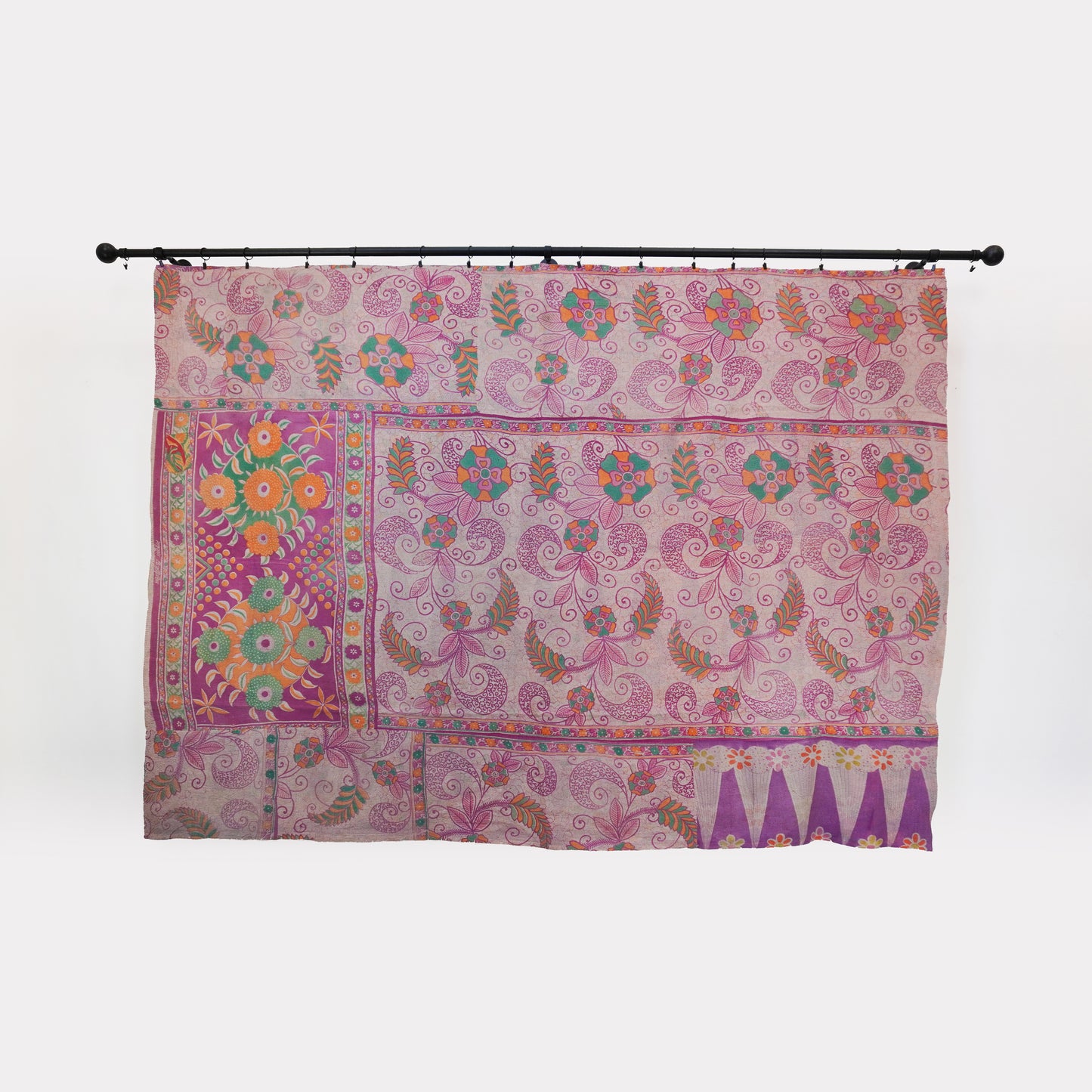 IK1005: Hand-Crafted Vintage Kantha Quilt – Fluid Leaf & Paisley Twirls