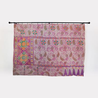 IK1005: Hand-Crafted Vintage Kantha Quilt – Fluid Leaf & Paisley Twirls