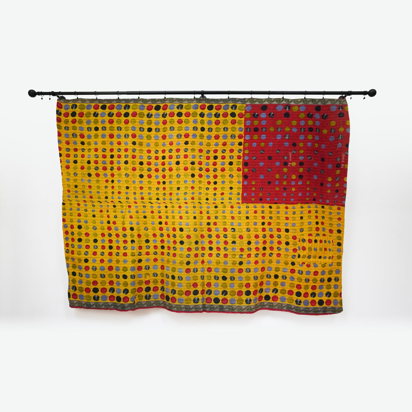IK1007: Hand-Crafted Vintage Kantha Quilt – Artistic Spot & Sunflowers