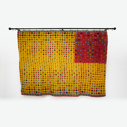IK1007: Hand-Crafted Vintage Kantha Quilt – Artistic Spot & Sunflowers