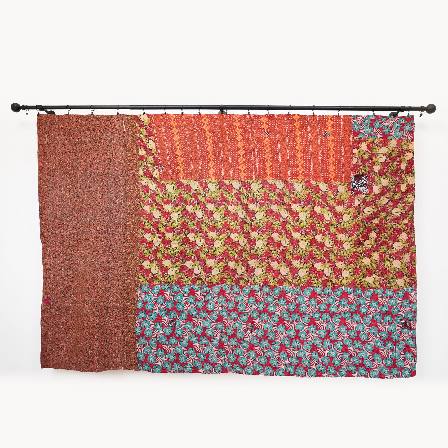 IK1011: Hand-Crafted Vintage Kantha Quilt – Mid-Century Retro & Cottagecore Patchwork