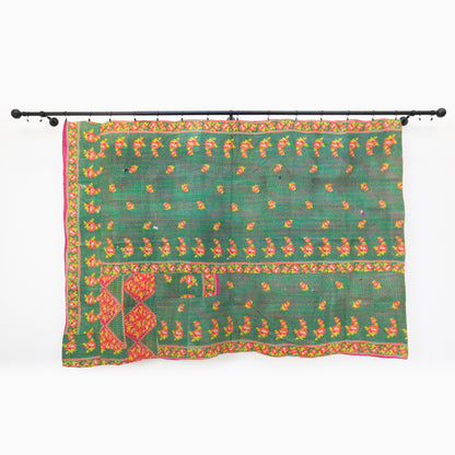 IK1012: Hand-Crafted Vintage Kantha Quilt – Subtle Red Ombre & Graphic Motifs