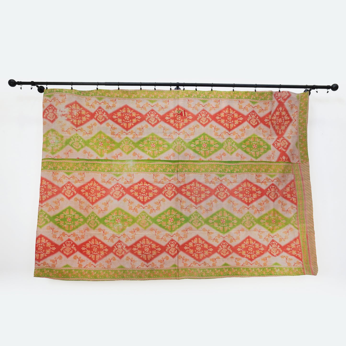 IK1015: Hand-Crafted Vintage Kantha Quilt – Spicy Sun & Watermelon Geometric