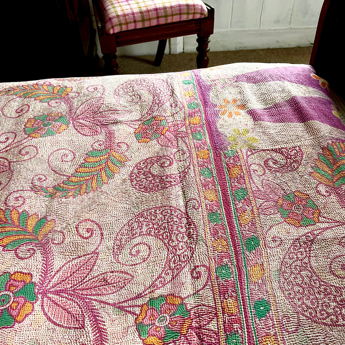 Handcrafted Vintage Kantha Quilt – Fluid Leaf & Paisley Twirls
