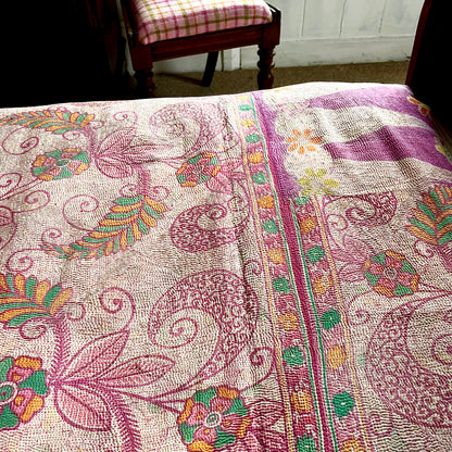Handcrafted Vintage Kantha Quilt – Fluid Leaf & Paisley Twirls
