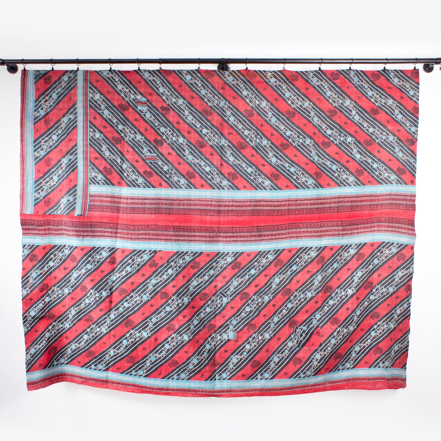 Handcrafted Vintage Kantha Quilt – In Full Bloom
