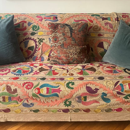 ES1002: Vintage Linen Suzani – Minimalist Elegance & Restraint