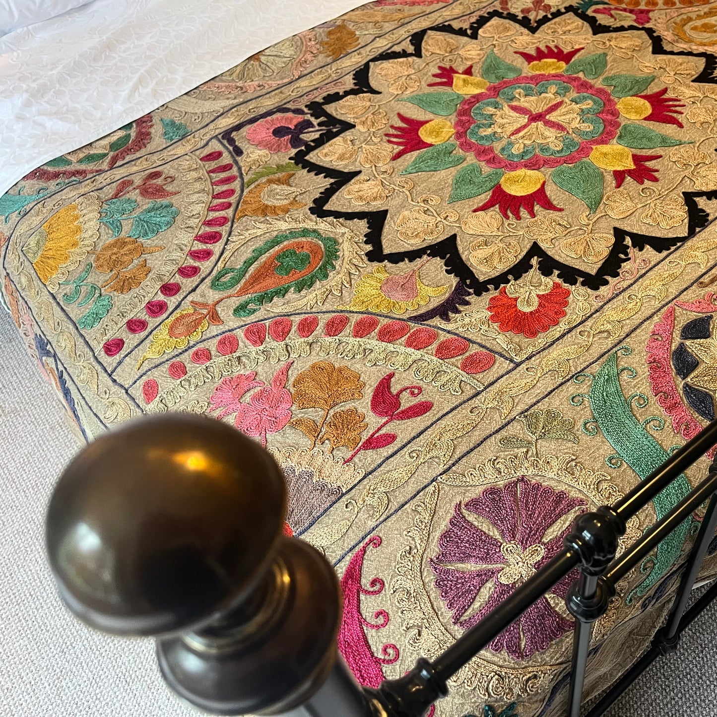 ES1005: Vintage Linen Suzani – Whimsical Floral Triumph