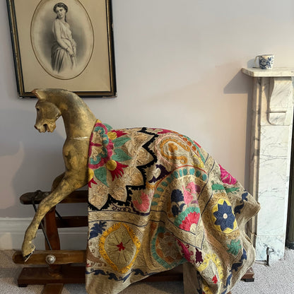 ES1006: Vintage Linen Suzani – Geometric Botanical Harmony